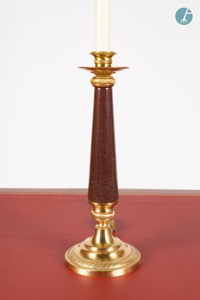 En provenance d'un prestigieux Palace parisien Lamp stand in chased and gilded bronze,...