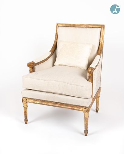null 
From a prestigious Parisian Palace 
﻿﻿
A moulded, carved and gilded wooden...