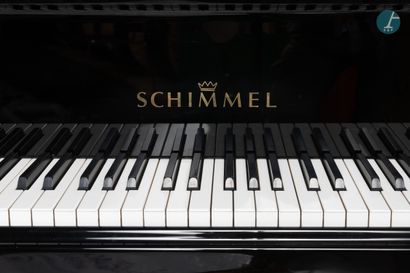 En provenance d'un prestigieux Palace parisien 
SCHIMMEL Allemagne, piano quart de...