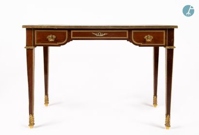 null 
From a prestigious Parisian Palace 


Flat desk in natural wood and veneer,...