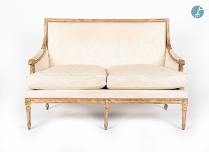 null 
From a prestigious Parisian Palace 


Pair of moulded, carved and gilded wooden...