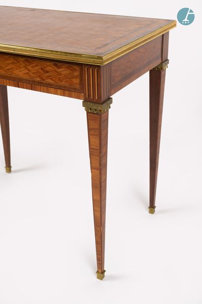null 
From a prestigious Parisian Palace 


Small table in natural wood and veneer,...