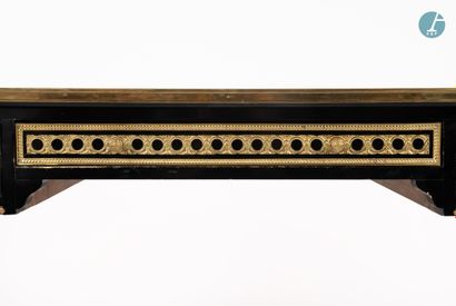 null 
From a prestigious Parisian Palace 


Important desk in natural wood and black...