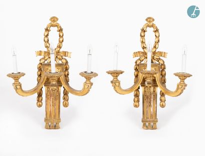null 
From a prestigious Parisian Palace 


Pair of moulded, carved and gilded wood...