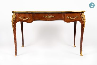 null 
From a prestigious Parisian Palace 
﻿﻿
Flat desk in natural wood and veneer,...