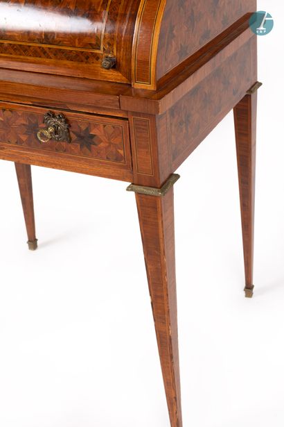 null 
From a prestigious Parisian Palace 
﻿﻿﻿
Cylinder desk in natural wood and veneer,...