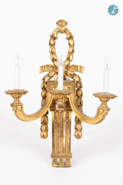 null 
From a prestigious Parisian Palace 


Pair of moulded, carved and gilded wood...