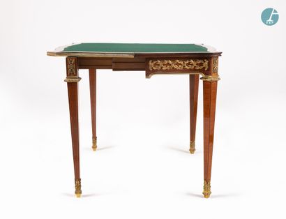 null 
From a prestigious Parisian Palace 


Wallet game table, made of natural wood...