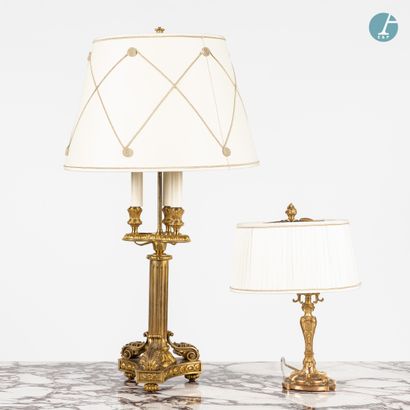 En provenance d'un prestigieux Palace parisien 
Set of two lamps :

- one in chased...