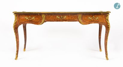 null 
From a prestigious Parisian Palace 


Flat desk in natural wood and veneer...