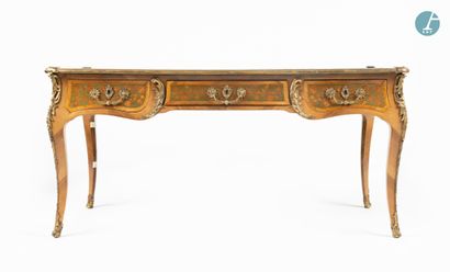 En provenance d'un prestigieux Palace parisien 
Flat desk in natural wood and veneer,...