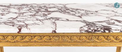 En provenance d'un prestigieux Palace parisien 
Moulded, carved and gilded wood middle...