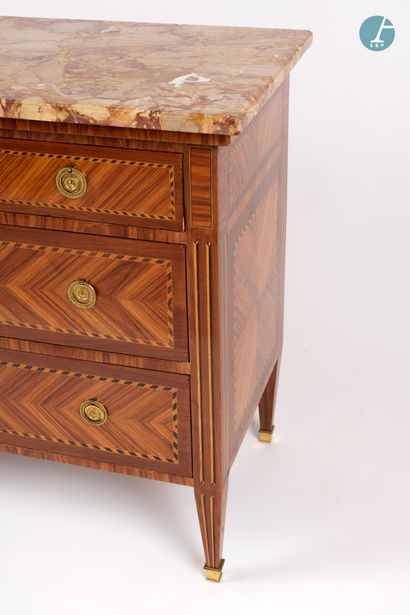 null 
From a prestigious Parisian Palace 


Veneered wood chest of drawers, chased...