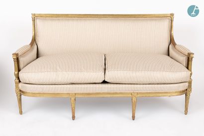 null 
From a prestigious Parisian Palace 


Moulded, carved and gilded wooden sofa...