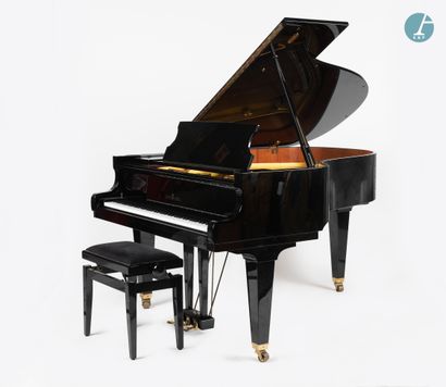 En provenance d'un prestigieux Palace parisien 
SCHIMMEL Allemagne, piano quart de...