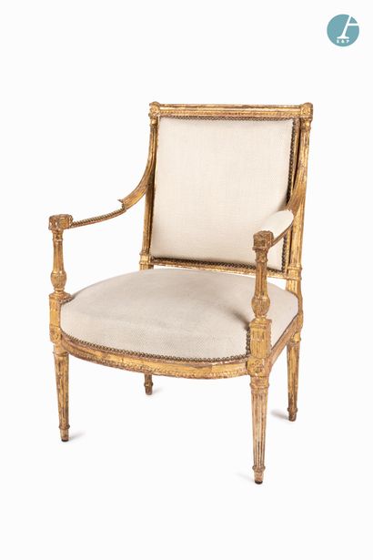 null 
From a prestigious Parisian Palace 
﻿﻿
Queen's armchair in moulded, carved...