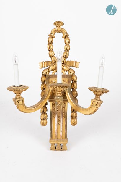 null 
From a prestigious Parisian Palace 


Pair of moulded, carved and gilded wood...