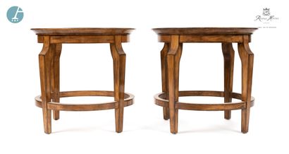 null 
Pair of circular pedestal tables in natural wood, glass top.


H : 56cm - Diameter...