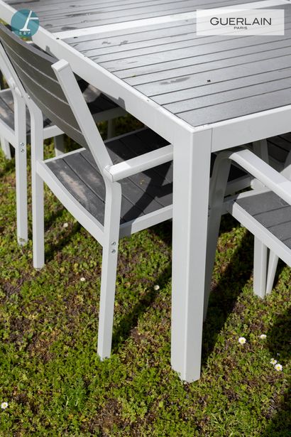 null 
Une table et 6 fauteuils, en aluminium.




Marque : IKEA




Table H : 71cm...