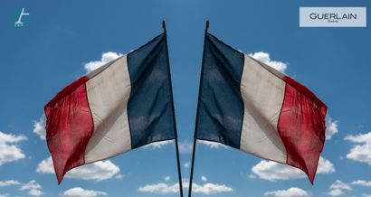 null 
Deux drapeaux français de pavoisement




En drap tricolore. Hampe avec pointe...