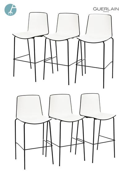 null PEDRALI, modèle tweet, 6 chaises de bar en plastique blanc, liseré noir, piètement...