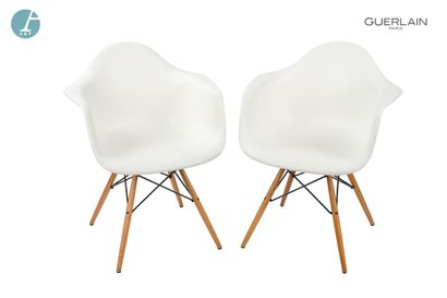 null Ray (1907-1958) et Charles (1912-1988) Eames. 

deux chaises modèle DSW à coque...