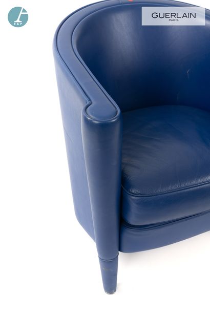 null RICH - Design ANTONIO CITTERIO - MOROSO éditeur un fauteuil en cuir bleu. H...