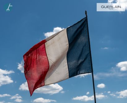 null 
Deux drapeaux français de pavoisement




En drap tricolore. Hampe avec pointe...