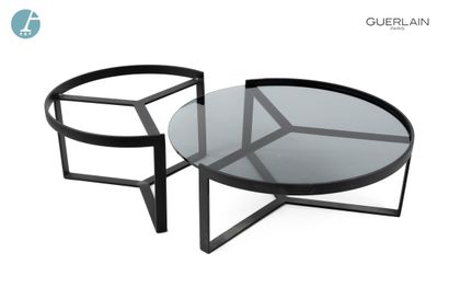 null Deux tables basses circulaires, piètement aluminium laqué gris. Une seul plateau...