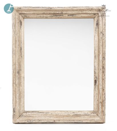 null Paire de miroirs en bois patiné blanc. 

Marque Blanc d'Ivoire

H : 100,5cm...