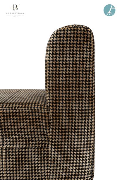 null From the Burdigala, 4* hotel in Bordeaux





Houndstooth velvet bed, black...