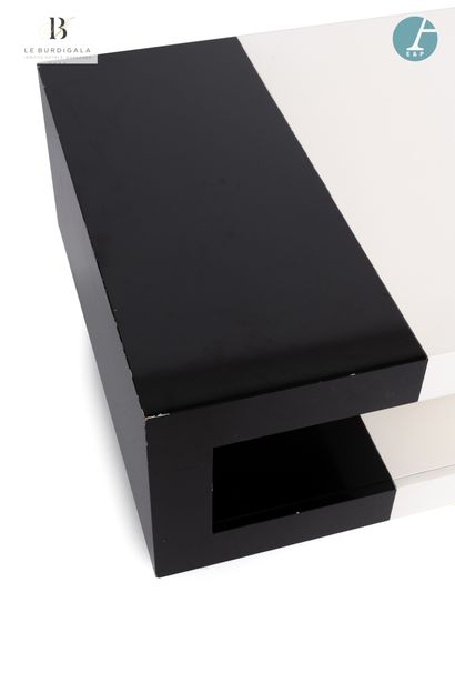 null From the Burdigala, 4* hotel in Bordeaux





Coffee table in white and black...