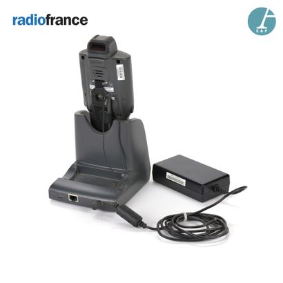 null MOTOROLA, barcode scanner, model MC3000. With its loading base. 

H: 25cm -...