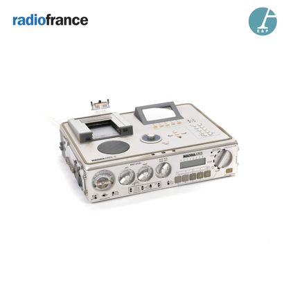 null NAGRA recorder, Ares-C

H: 9,5cm - W: 29cm - D: 22cm

Engraved plate Radio France...