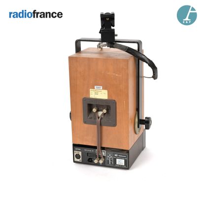 null CABASSE, wooden speaker model GALIOTE. 

With its pre-amp.

H: 50cm - W: 30cm...