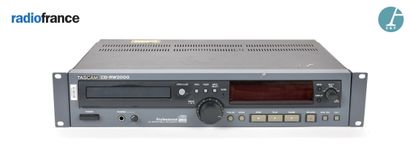 null TASCAM, lecteur-graveur CD-RW2000.

H : 9cm - L : 48,5cm - P : 32cm

Matériel...