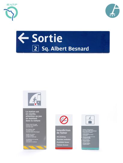  Set of 4 nameplates, enamelled iron, indicating : 
1) Exit square Albert Besnard...