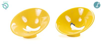 null Set of four Akiko chairs, yellow color

Chips in the enamel. Wear and tear.

H...