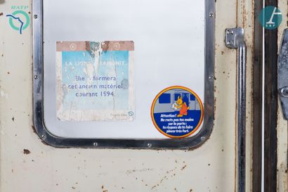 null 
Paire de portes de voiture de métro MA datant de 1952, probablement repeintes...