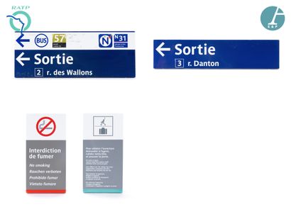 null Lot de 4 plaques signalétiques, fer émaillé, indiquant :

1) Bus 57 -Noctilien...