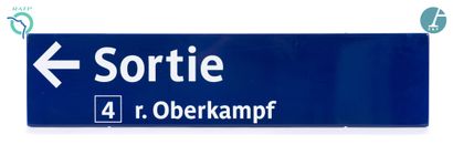 null Lot de 4 plaques signalétiques, fer émaillé, indiquant :

1) Sortie Rue Oberkampf

2)...