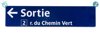  Lot de 5 plaques signalétiques, fer émaillé, indiquant : 
1) Sortie Rue du Chemin...