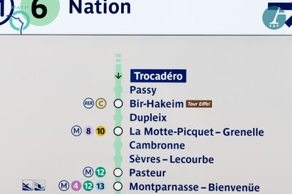 null En provenance de la station Trocadero : une plaque émaillée

Métro 6 Trocadéro...