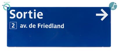  Lot de 4 plaques signalétiques, fer émaillé, indiquant : 
1) Sortie Avenue de Friedland...