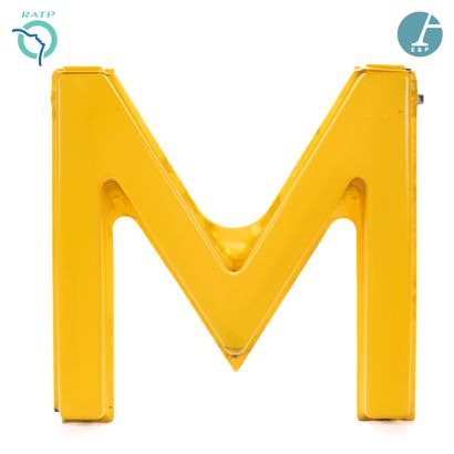  M in yellow plastic, backlit by neon. Circa 1960/1980 
H : 72cm - W : 74cm - D :...