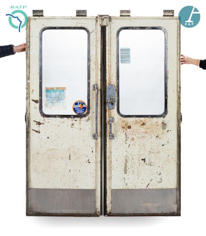 null 
Pair of 1952 MA subway car doors, probably repainted in royal blue in 1974.




In...