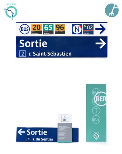 null Lot de 4 plaques signalétiques, fer émaillé, indiquant :

1) RER avec fond jade...