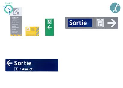 null Lot de 5 plaques signalétiques, fer émaillé, indiquant :

1) Station en courbe

2)...