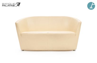 null TACCHINI Italy, sofa with gondola back, beige leather upholstery.

State of...