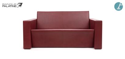 null Matteo GRASSI, two-seater sofa in burgundy leather.

Scratches. Condition of...